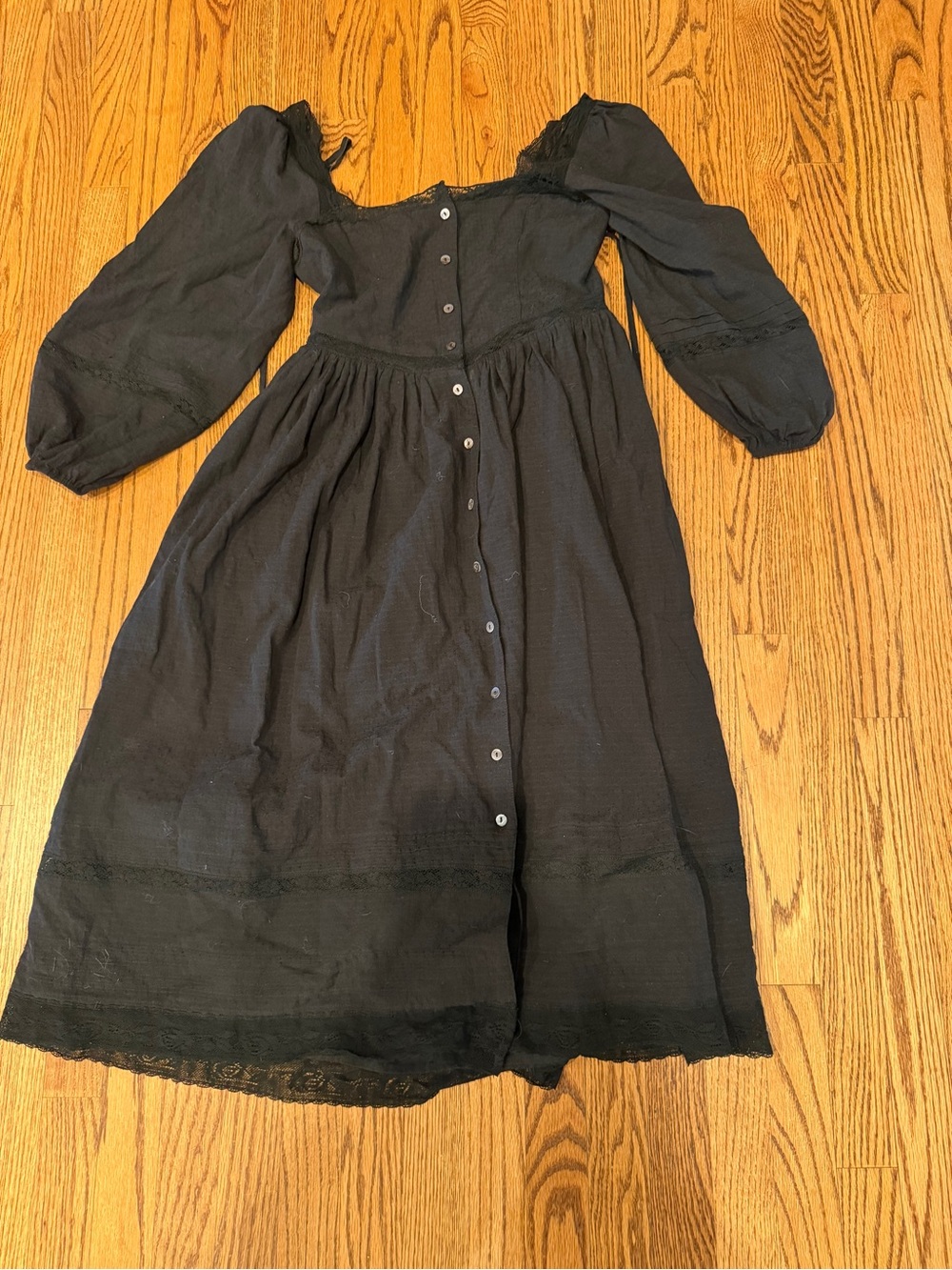 Avaire Black Button-Front Puff Sleeve prairie Dress